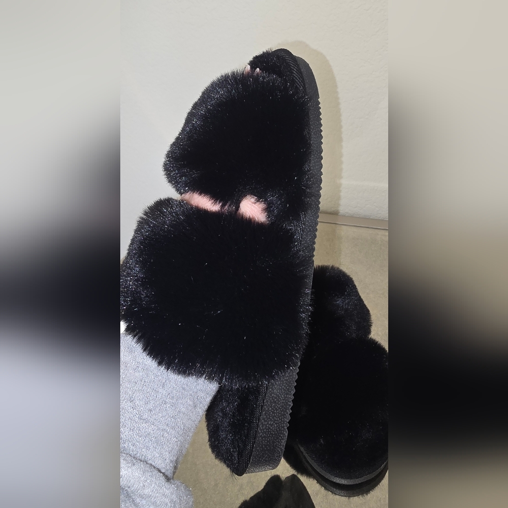 NEW! Hurley Women's Black Furry Slippers - Picture 2 of 5